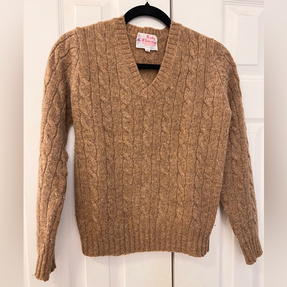 100% Scottish Shetland sweater. Extremely warm. Worn only once. Size US 2
